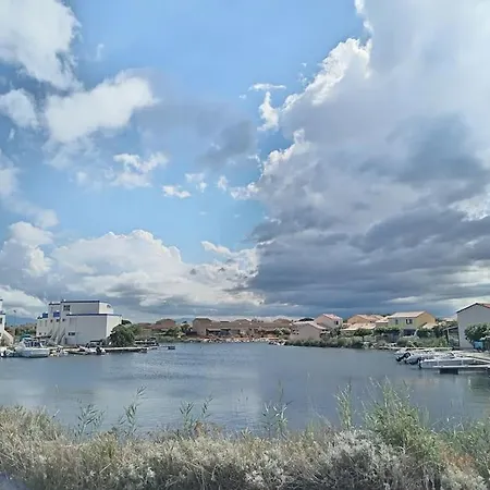 Jolie Maisonnette Dans Avec Piscine, Clim, Lave-linge, Lave-vaisselle Et Wifi Holiday home Le Barcares