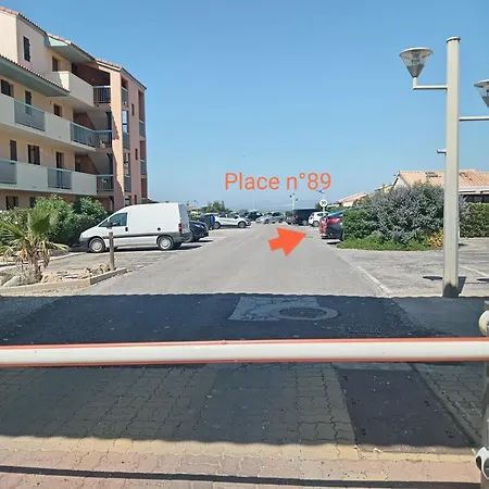 Jolie Maisonnette Dans Avec Piscine, Clim, Lave-linge, Lave-vaisselle Et Wifi * Le Barcarès