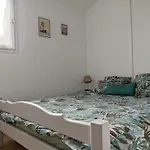 Jolie Maisonnette Dans Résidence Avec Piscine, Clim, Lave-linge, Lave-vaisselle Et Wifi