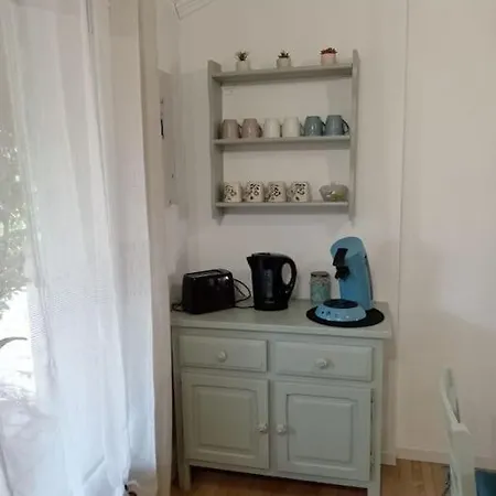Jolie Maisonnette Dans Calme Avec Piscine Holiday home