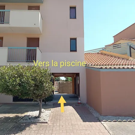 Holiday home Jolie Maisonnette Dans Calme Avec Piscine