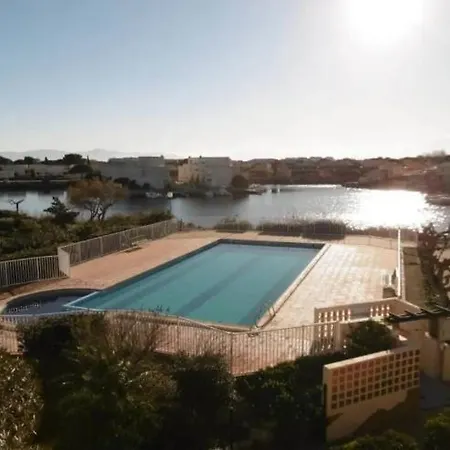 Jolie Maisonnette Dans Avec Piscine, Clim, Lave-linge, Lave-vaisselle Et Wifi Casa de Férias Le Barcarès